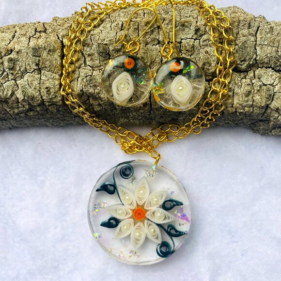 Quilling Love White Flowers Set - Picture 1 of 6